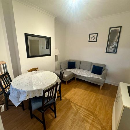 4 Bedroom House In Turnpike Lane/Wood Green Лондон Экстерьер фото