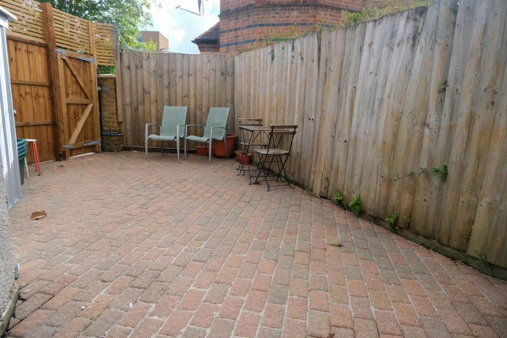 4 Bedroom House In Turnpike Lane/Wood Green Лондон Экстерьер фото