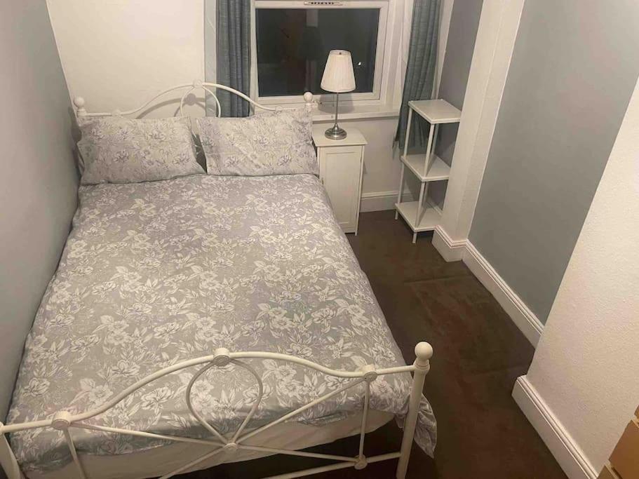4 Bedroom House In Turnpike Lane/Wood Green Лондон Экстерьер фото