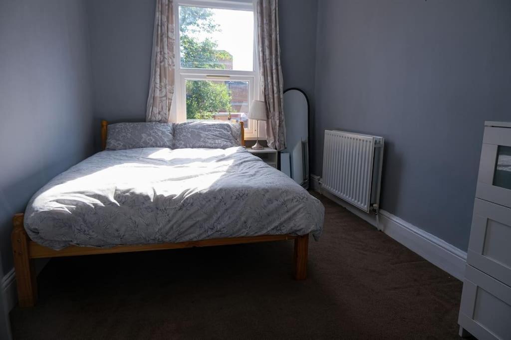 4 Bedroom House In Turnpike Lane/Wood Green Лондон Экстерьер фото