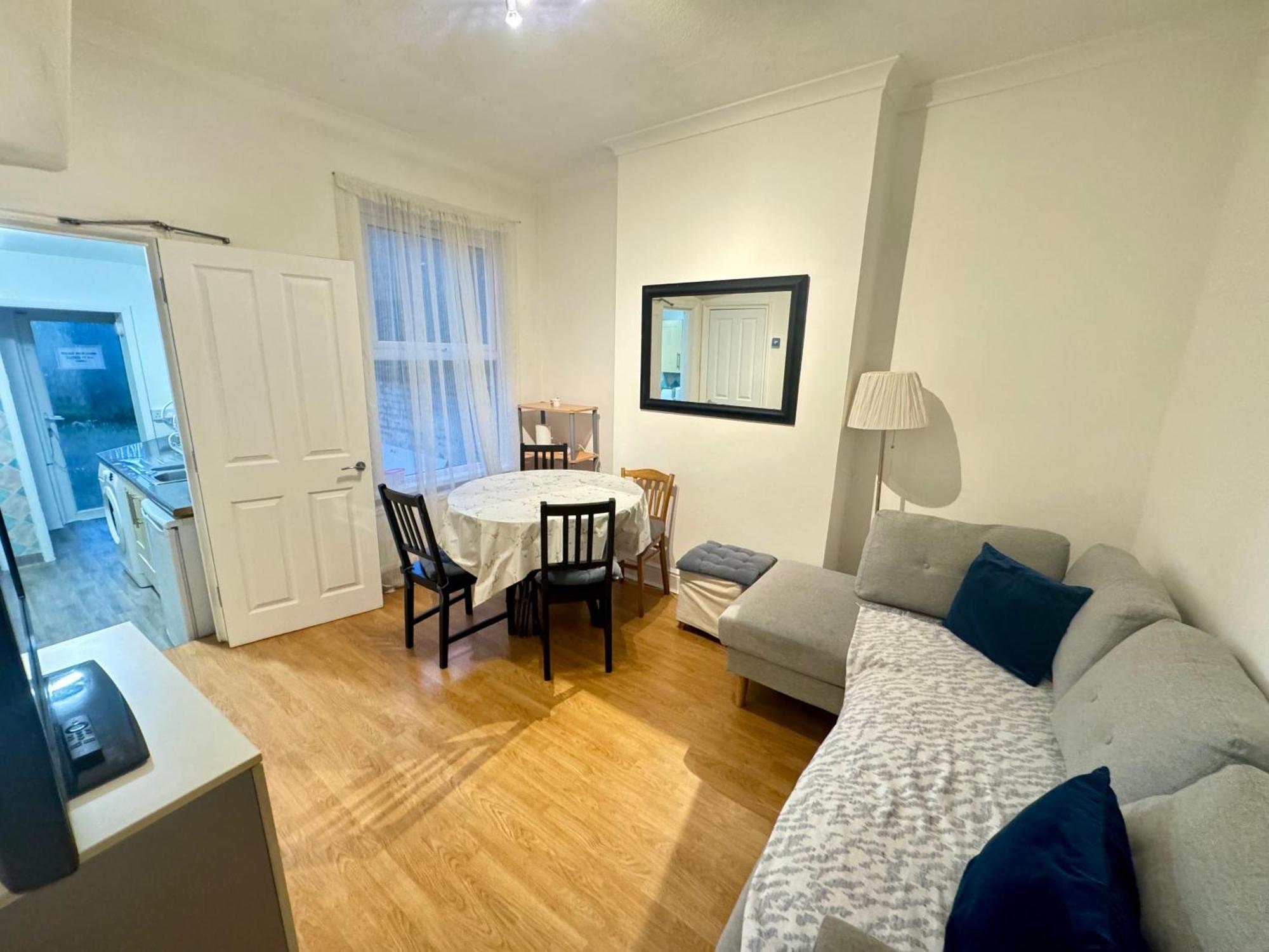 4 Bedroom House In Turnpike Lane/Wood Green Лондон Экстерьер фото